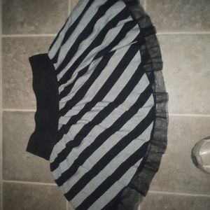 Girls skirt size small black and grey
